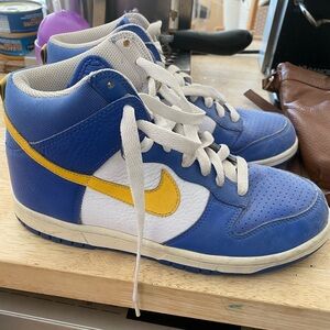 Nike high top dunke shoes